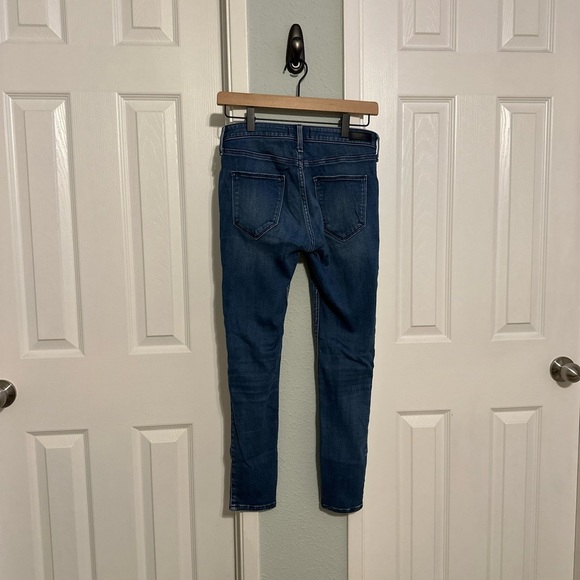 Abercrombie & Fitch Harper Low Rise Jean Leggings Size: 27 (4S) - Picture 3 of 6